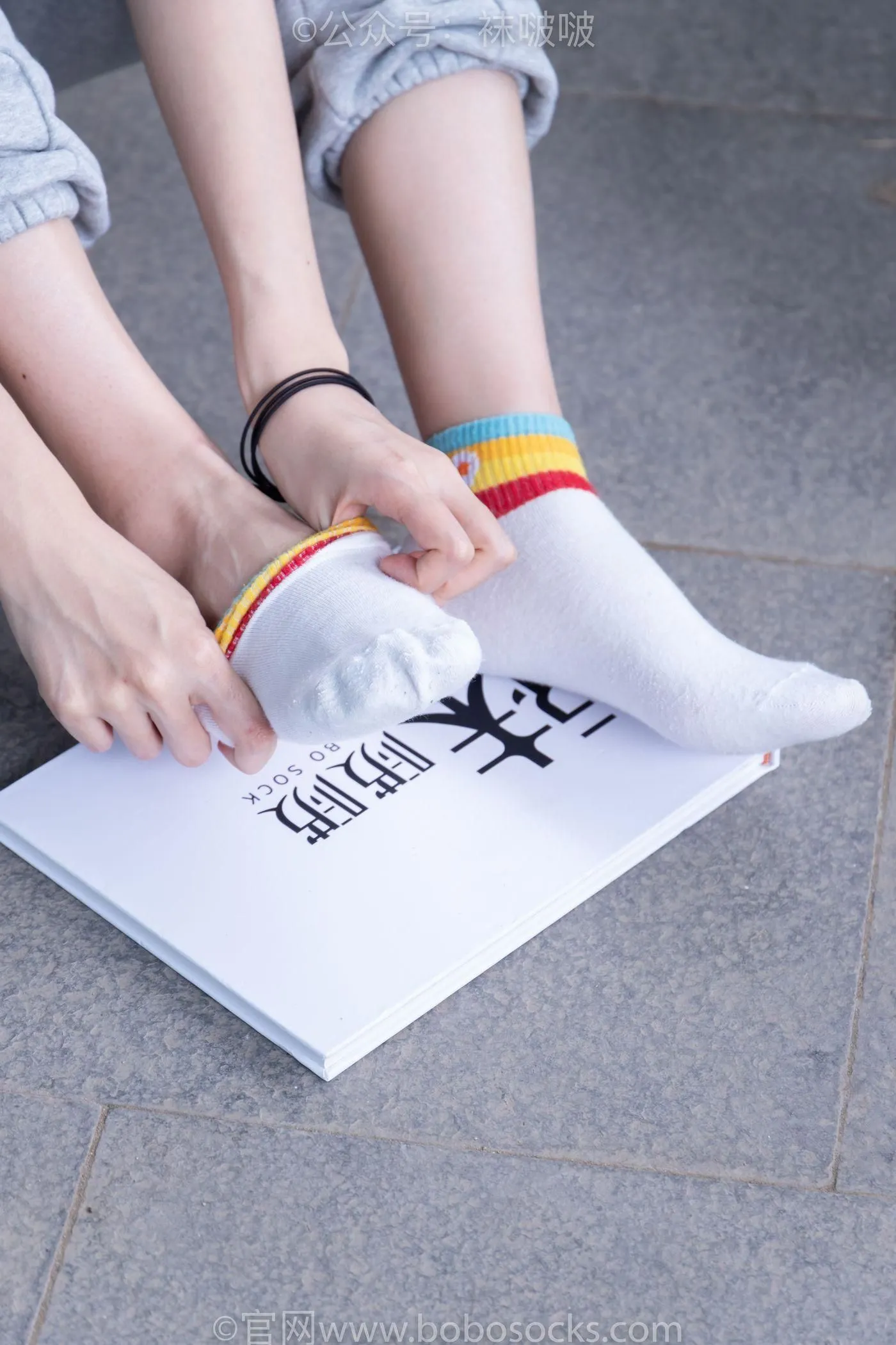 [BoBoSocks袜啵啵]NO.012 泡芙-运动鞋、白棉袜、裸足 [132P]插图5